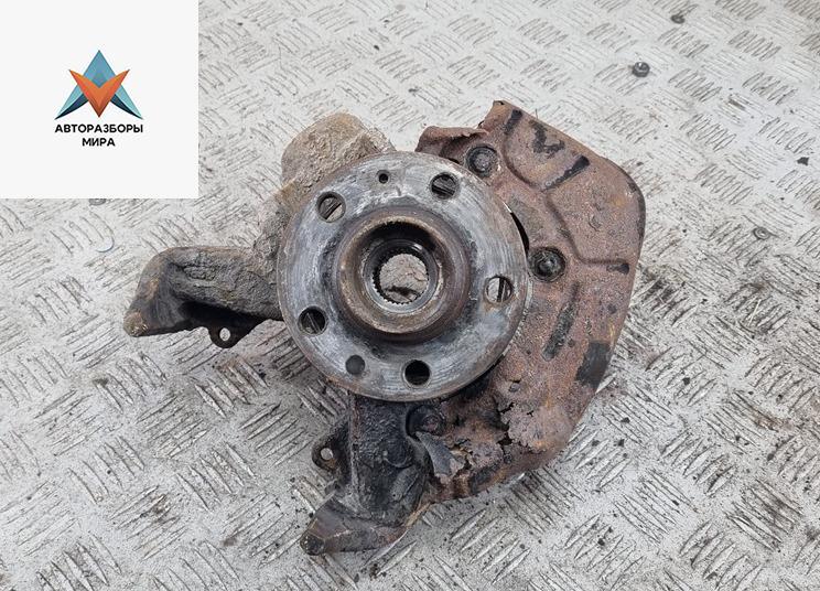 ступица передняя левая Volkswagen Golf 4 поколение 1999, 1.6 л., бензин, МКПП, синий, хетчбэк 5 дв. - фото №1