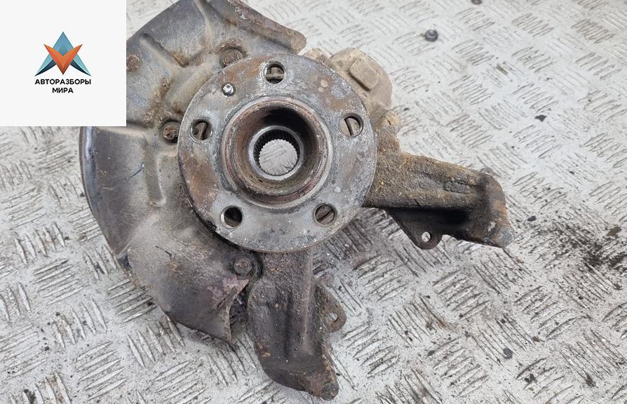 ступица передняя правая Volkswagen Golf 4 поколение 2000, 1.9 л., дизель, МКПП, серый, универсал - фото №1