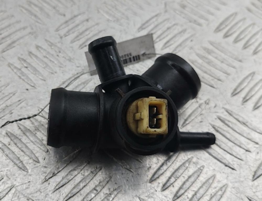фланец (тройник) системы охлаждения Audi A3 8L 1997, 1.8 л., бензин, АКПП, зелёный, хетчбэк 3 дв., 1J0121087A