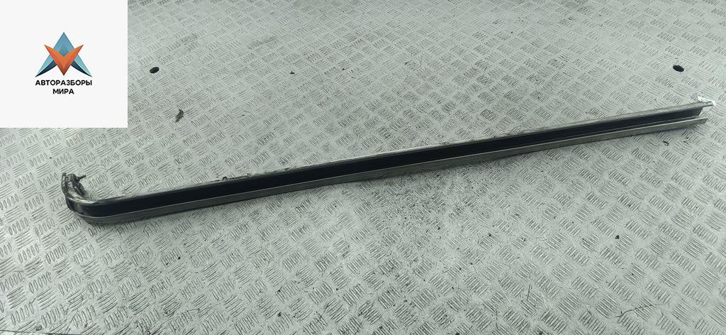 Направляющая сдвижной двери (салазка) правая Volkswagen Crafter 1 поколение 2006, 2.5 л., дизель, МКПП, белый, микроавтобус - фото №1