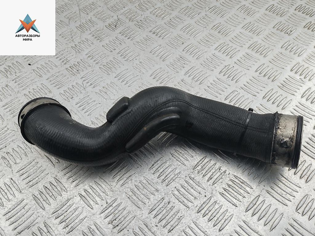 патрубок интеркулера Mercedes-Benz C-Класс W203/S203/CL203 2003, 2.2 л., дизель, АКПП, чёрный, универсал, 2035282082 - фото №1