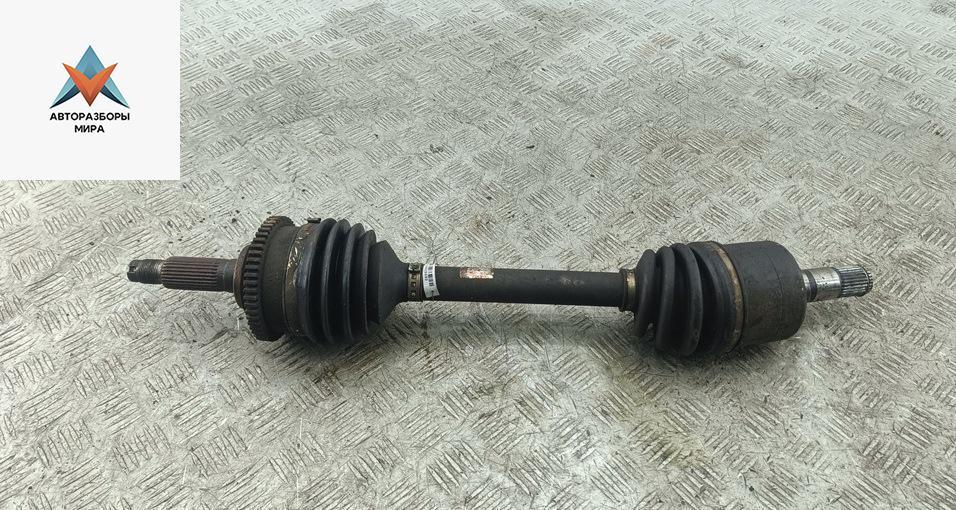 полуось передняя левая (приводной вал, ШРУС) Kia Carnival VQ 2005, 2.9 л., дизель, МКПП, чёрный, минивэн - фото №1