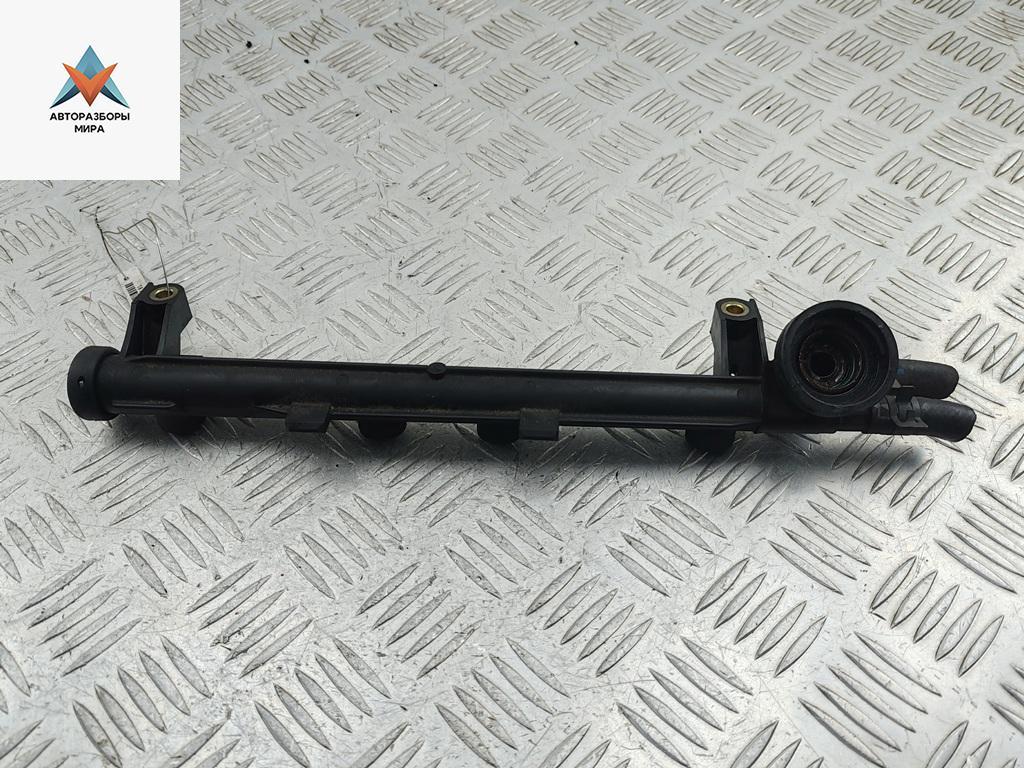 топливная рампа Volkswagen Bora 1 поколение 2000, 2.0 л., бензин, МКПП, синий, седан, 037133317N - фото №1