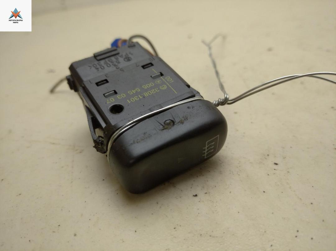 кнопка обогрева заднего стекла Mercedes-Benz Vito-1 W638 2002, 2.2 л., дизель, МКПП, жёлтый, микроавтобус, 0055450307 - фото №1