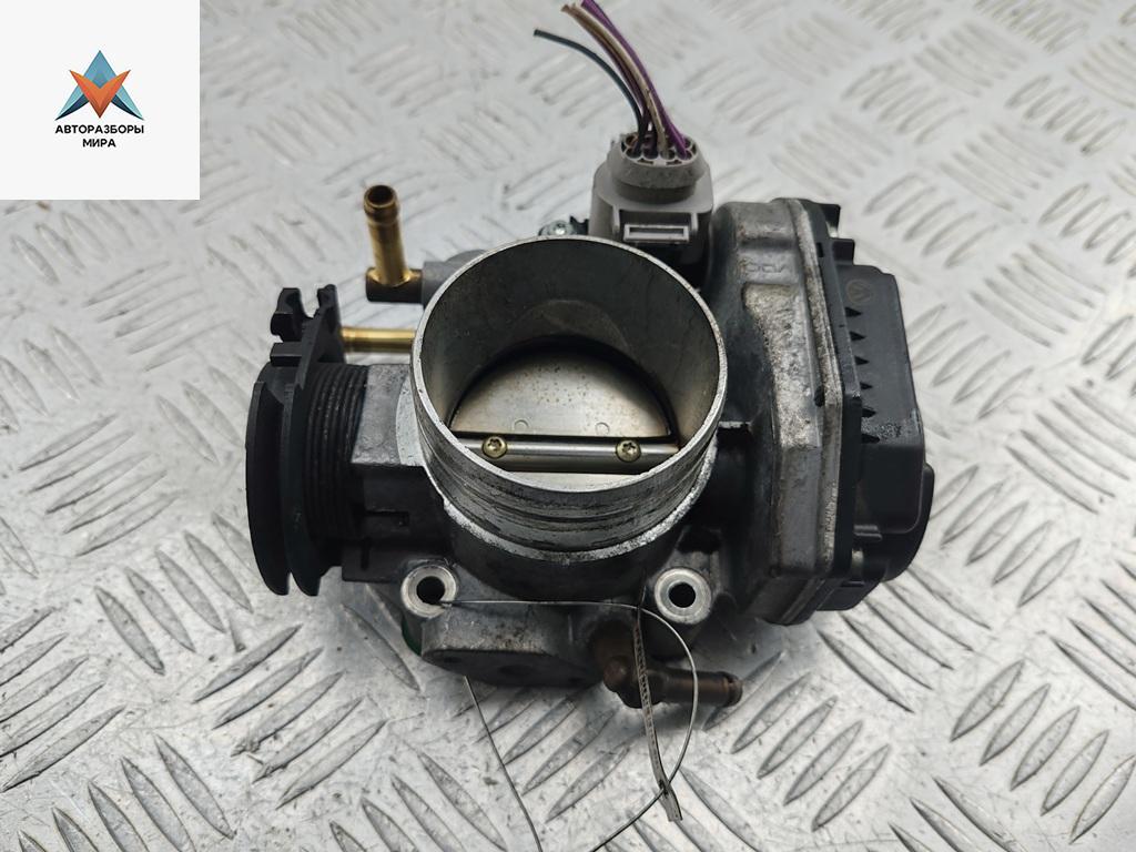 заслонка дроссельная Volkswagen Bora 1 поколение 2000, 2.0 л., бензин, МКПП, синий, седан, 06A133064H - фото №1