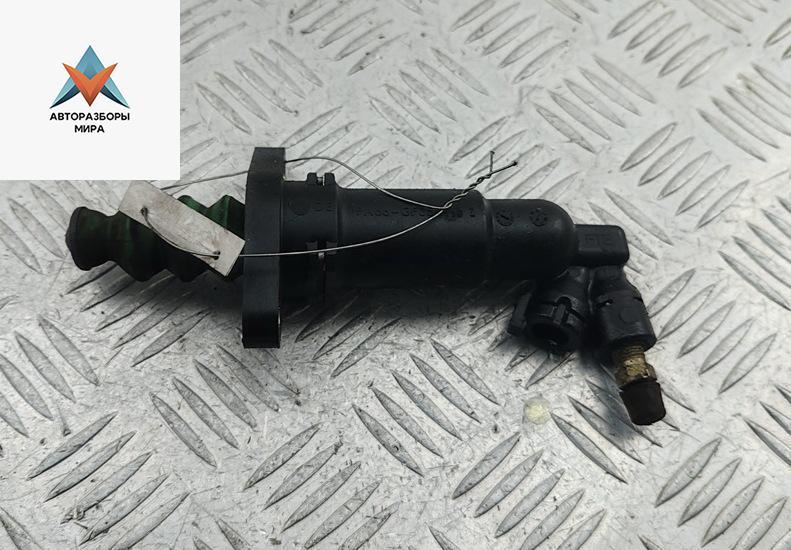 цилиндр сцепления рабочий Volkswagen Bora 1 поколение 2000, 2.0 л., бензин, МКПП, синий, седан, 1J0721261D - фото №1