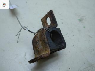 крепление стабилизатора / втулки стабилизатора Volkswagen Transporter T4 1992, 2.4 л., дизель, МКПП, серый, микроавтобус, 701411041