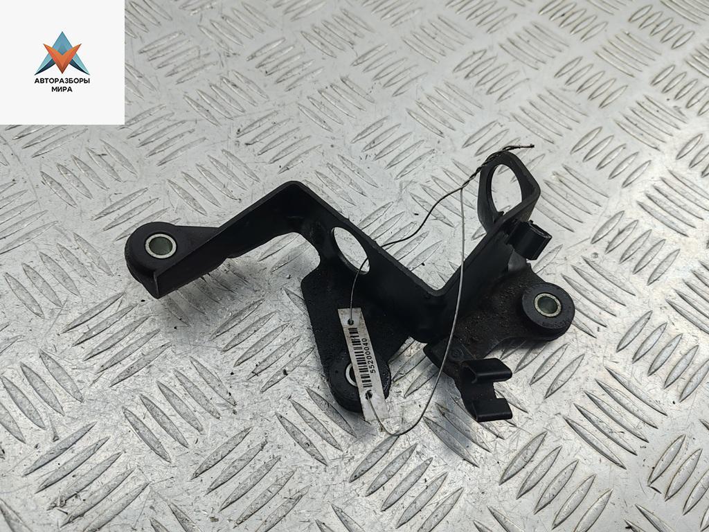 кронштейн (крепление) Volkswagen Bora 1 поколение 2000, 2.0 л., бензин, МКПП, синий, седан, 1J0711789B - фото №1