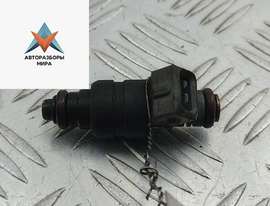 форсунка Audi A3 8L 1997, 1.8 л., бензин, АКПП, зелёный, хетчбэк 3 дв., 06A906031A - фото №1