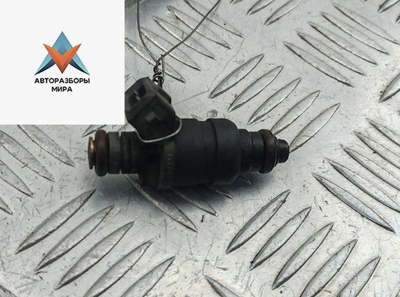 форсунка Audi A3 8L 1997, 1.8 л., бензин, АКПП, зелёный, хетчбэк 3 дв., 06A906031A - фото №1