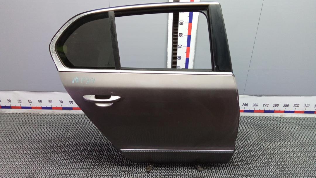 дверь задняя правая Skoda Superb 2 поколение 2011, 2.0 л., дизель, АКПП, хетчбэк 5 дв. - фото №1