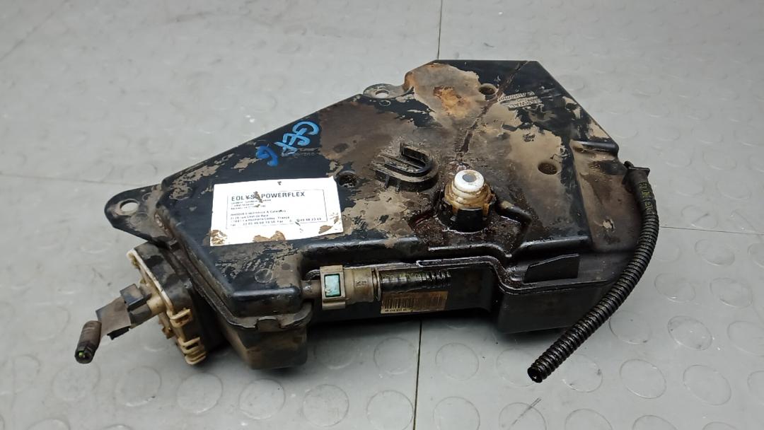 бачок иолиса Peugeot 3008 1 поколение 2010, 1.6 л., дизель, МКПП, хетчбэк 5 дв. - фото №1