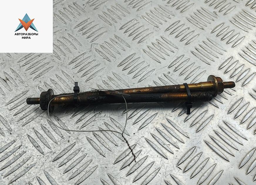 Болт крепления Audi A3 8L 1997, 1.8 л., бензин, АКПП, зелёный, хетчбэк 3 дв. - фото №1