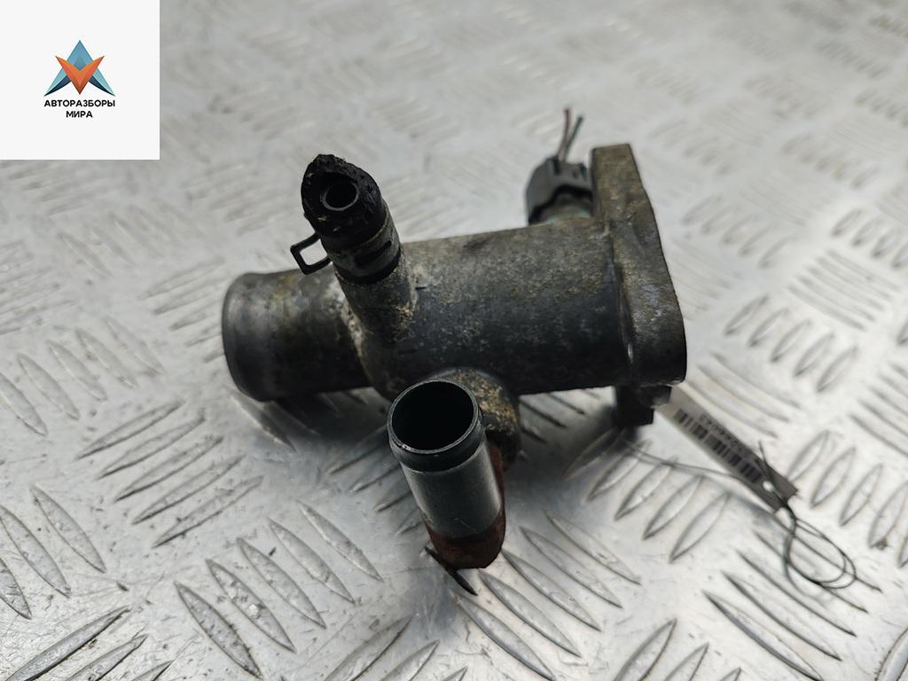 фланец (тройник) системы охлаждения Suzuki Ignis 2 поколение (MH) 2004, 1.3 л., бензин, МКПП, синий, хетчбэк 5 дв. - фото №1