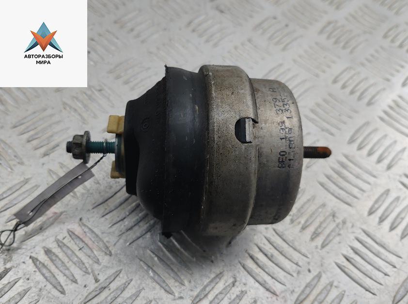 подушка крепления двигателя Audi A4 B7 2004, 2.0 л., бензин, МКПП, синий, седан, 8E0199379A, 8E0199382A - фото №1