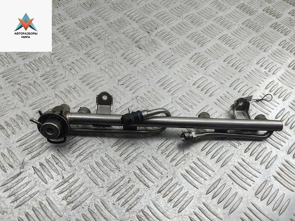 топливная рампа Audi A4 B7 2004, 2.0 л., бензин, МКПП, синий, седан, 058133681 - фото №1