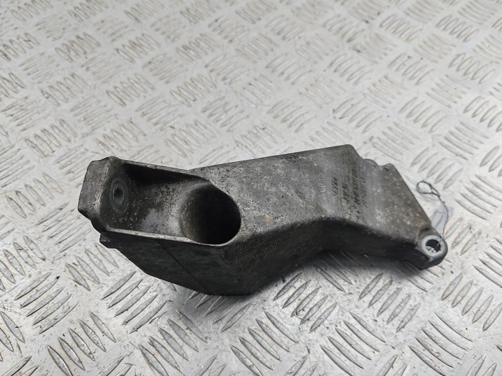 кронштейн двигателя Audi A4 B7 2004, 2.0 л., бензин, МКПП, синий, седан, 8E0199307A - фото №1