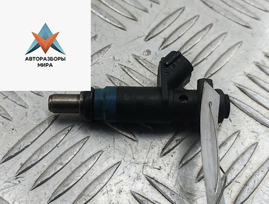 форсунка Audi A4 B7 2004, 2.0 л., бензин, МКПП, синий, седан, 06B133551K - фото №1