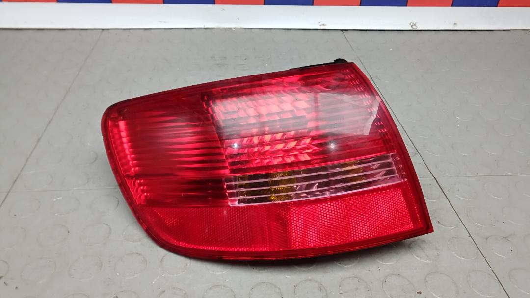 фонарь задний левый Audi A6 4F/C6 2007, 2.7 л., дизель, АКПП, универсал - фото №1