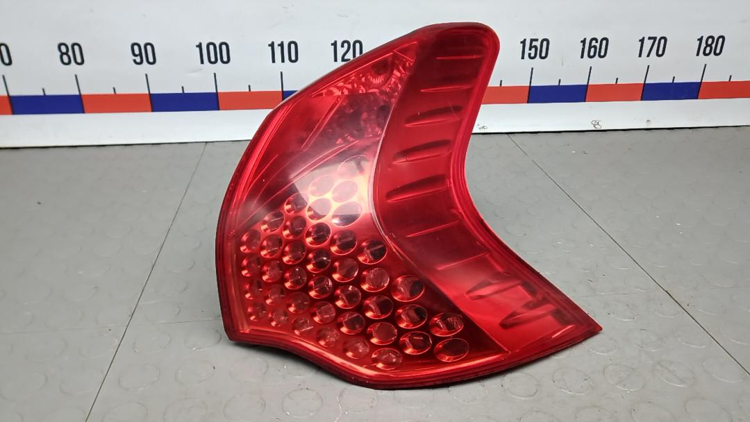 фонарь задний правый Peugeot 3008 1 поколение 2010, 1.6 л., дизель, МКПП, хетчбэк 5 дв. - фото №1