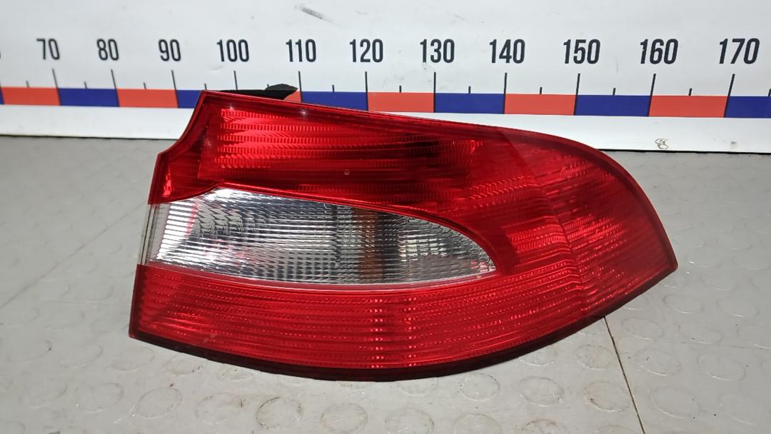 фонарь задний правый Skoda Superb 2 поколение 2011, 2.0 л., дизель, АКПП, хетчбэк 5 дв. - фото №1