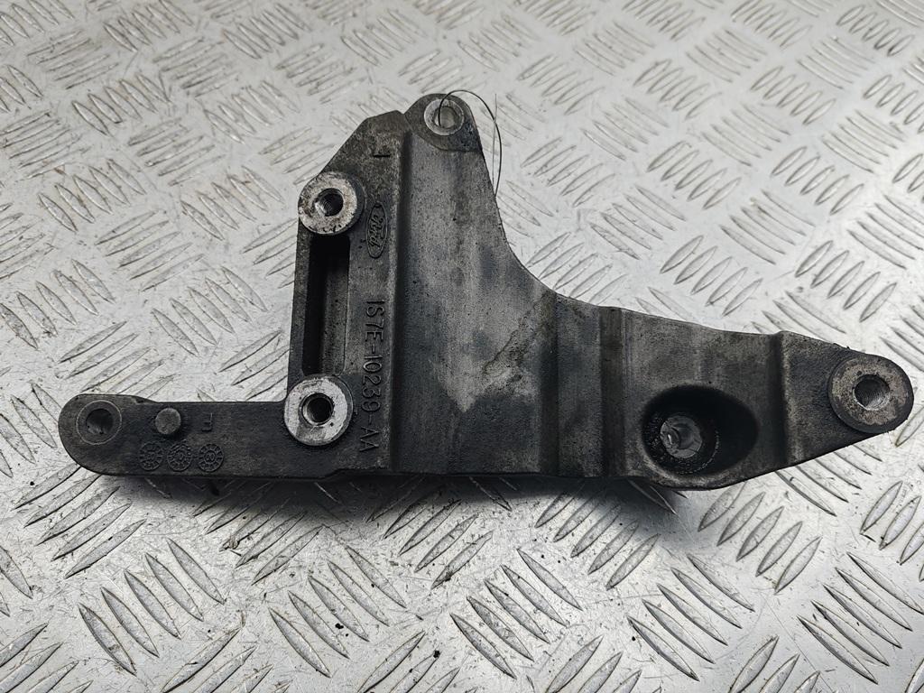 кронштейн генератора Ford Mondeo 3 поколение 2002, 3.0 л., бензин, МКПП, синий, универсал, 1S7E10239AA - фото №1