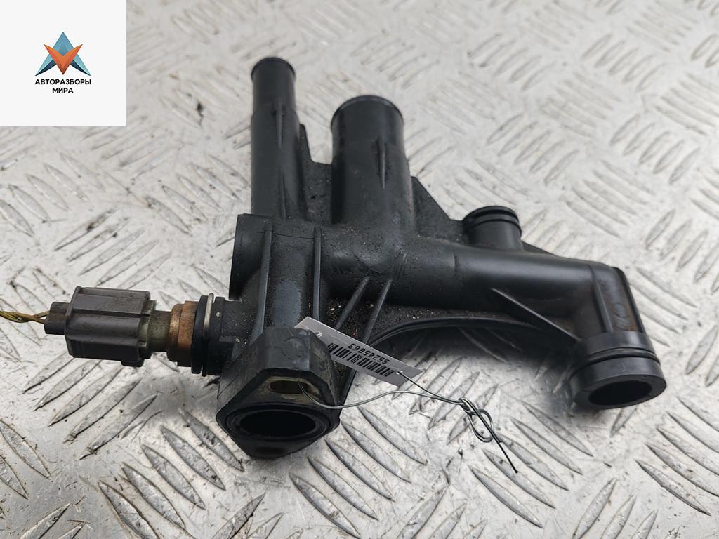 фланец (тройник) системы охлаждения Ford Mondeo 3 поколение 2002, 3.0 л., бензин, МКПП, синий, универсал, 1S7E8548BF - фото №1