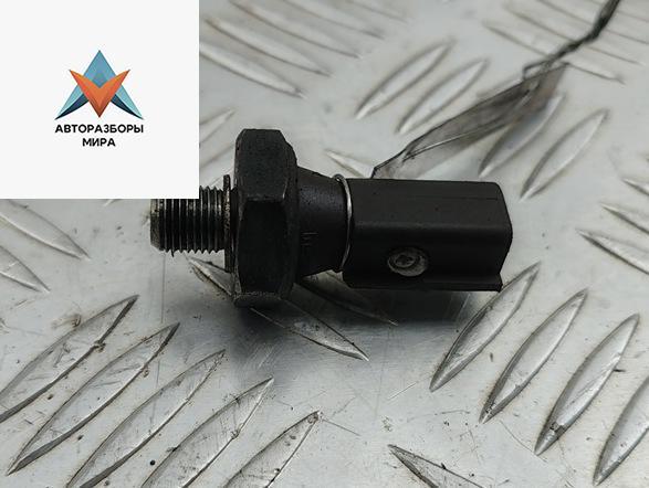 датчик давления масла Volkswagen Passat B6 2008, 1.9 л., дизель, МКПП, красный, универсал, 038919081H - фото №1