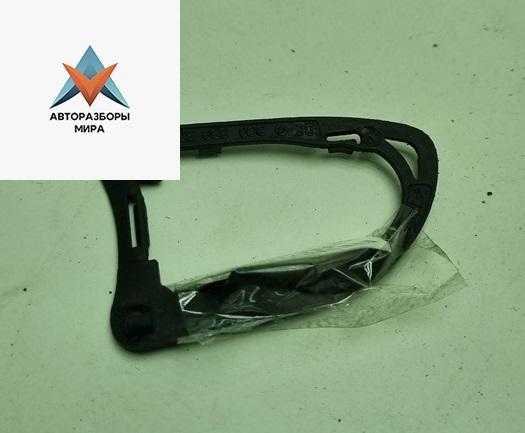 Накладка на ручку двери Volkswagen Passat B6 2008, 1.9 л., дизель, МКПП, красный, универсал, 3C0839209B - фото №1