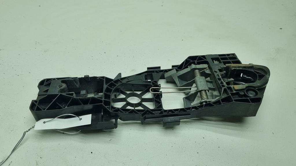 Корпус (держатель) ручки двери задней левой Volkswagen Passat B6 2007, 2.0 л., дизель, АКПП, синий, универсал, 3C0837885J