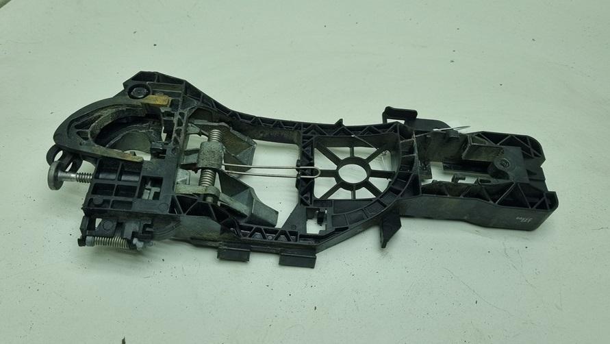 Корпус (держатель) ручки двери задней левой Volkswagen Passat B6 2009, 2.0 л., дизель, МКПП, синий, универсал, 3C0837885J