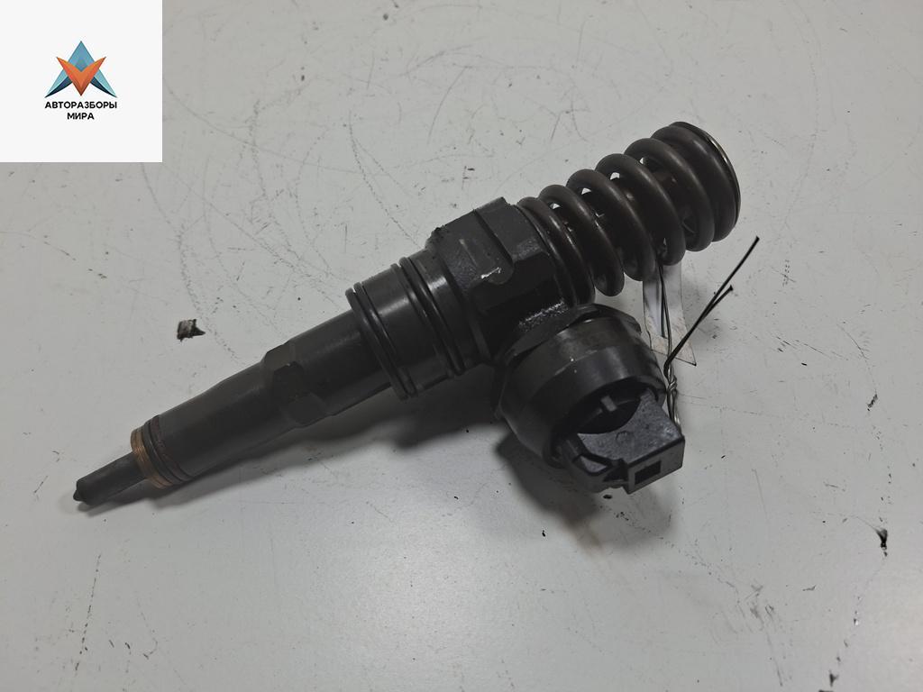 форсунка Volkswagen Caddy 3 поколение 2006, 1.9 л., дизель, МКПП, жёлтый, фургон, 038130073BN - фото №1