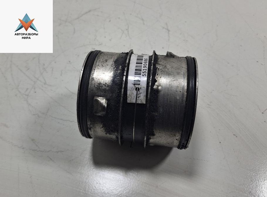 патрубок турбины Volkswagen Bora 1 поколение 2003, 1.9 л., дизель - фото №1