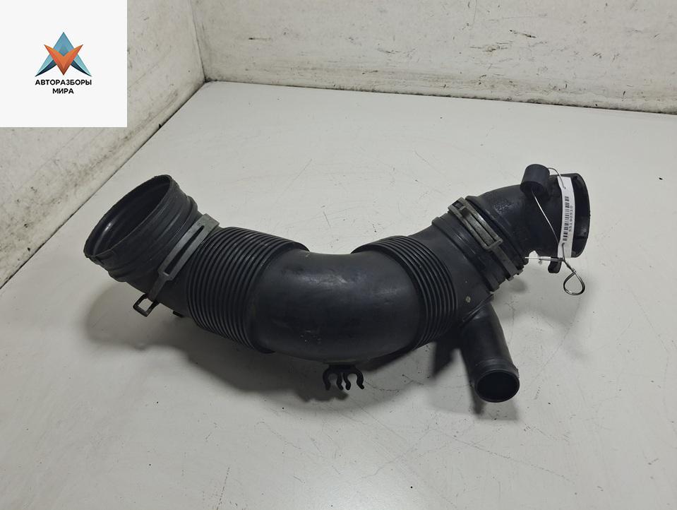 патрубок турбины Volkswagen Caddy 3 поколение 2006, 1.9 л., дизель, 3C0129654M, 3C0129635 - фото №1