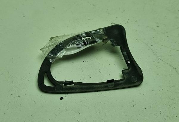 Накладка на ручку двери Volkswagen Passat B6 2005, 1.6 л., бензин, МКПП, серый, универсал, 3C0839210A