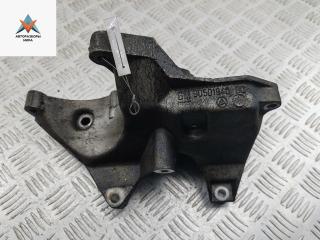 кронштейн генератора Opel Omega B [рестайлинг] 2000, 2.2 л., бензин, МКПП, серый, универсал, 90501940