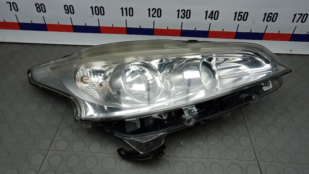 фара правая Peugeot 208 1 поколение 2012, 1.6 л., дизель, МКПП, хетчбэк 5 дв. - фото №1