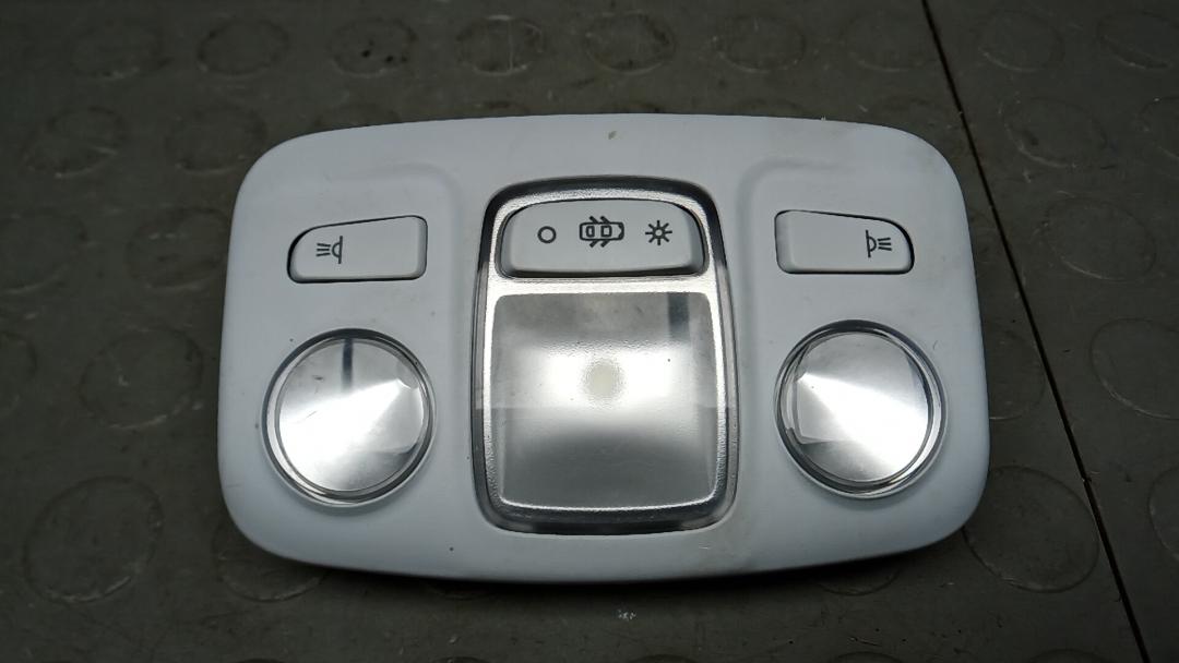 фонарь салона (плафон) Peugeot 3008 2 поколение 2018, 1.6 л., дизель, АКПП, внедорожник 5 дв. - фото №1