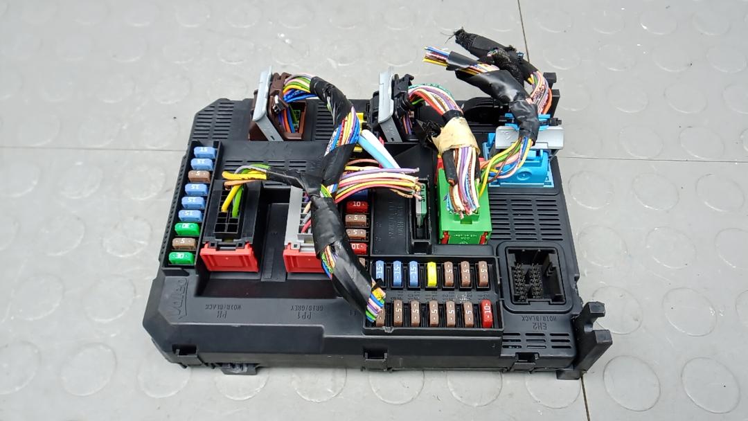 блок комфорта Peugeot 208 1 поколение 2012, 1.6 л., дизель, МКПП, хетчбэк 5 дв., 9678355980 - фото №1