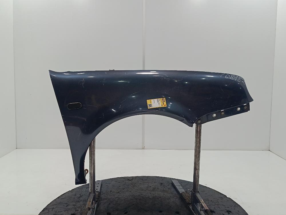 крыло переднее правое Volkswagen Golf 5 поколение 2004, цвет - фото №1