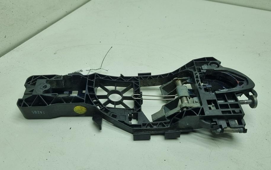 Корпус (держатель) ручки двери задней правой Volkswagen Passat B6 2005, 1.6 л., бензин, МКПП, синий, универсал, 3C0837886E