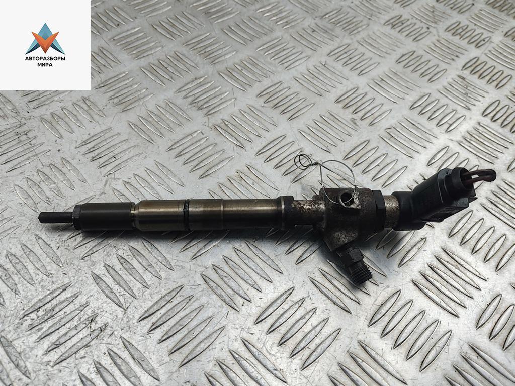 форсунка Volkswagen Golf 6 поколение 2011, 1.6 л., дизель, МКПП, белый, хетчбэк 5 дв., 03L130277B - фото №1