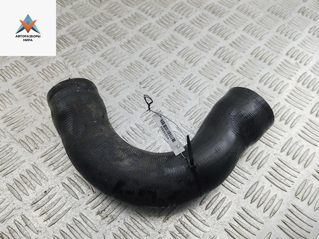 патрубок интеркулера Volkswagen Golf 6 поколение 2011, 1.6 л., дизель, МКПП, белый, хетчбэк 5 дв., 1K0145834AT - фото №1