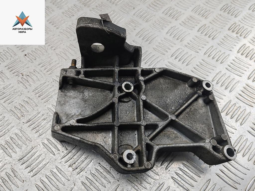 кронштейн компрессора кондиционера Audi A6 4A/C4 1997, 1.8 л., бензин, МКПП, серый, универсал, 058260885 - фото №1