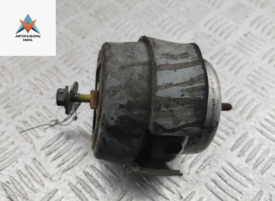 подушка крепления двигателя Audi A4 B6 2001, 1.8 л., Ti, бензин, МКПП, чёрный, седан, 8E0199382H - фото №1