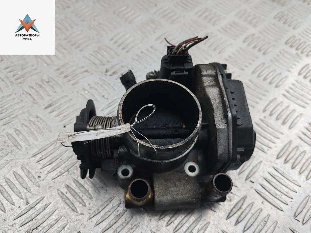 заслонка дроссельная Audi A6 4A/C4 1997, 1.8 л., бензин, МКПП, серый, универсал - фото №1