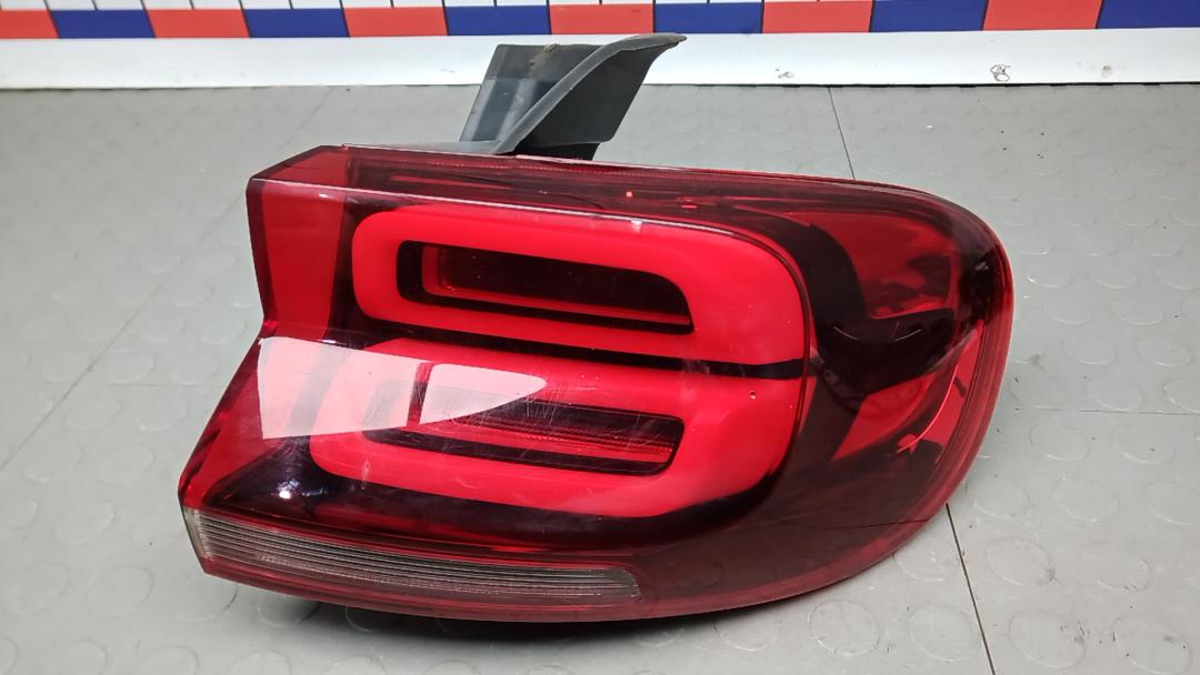 фонарь задний правый Citroen C5 AirCross 1 поколение 2022, 1.2 л., бензин, МКПП, внедорожник 5 дв. - фото №1