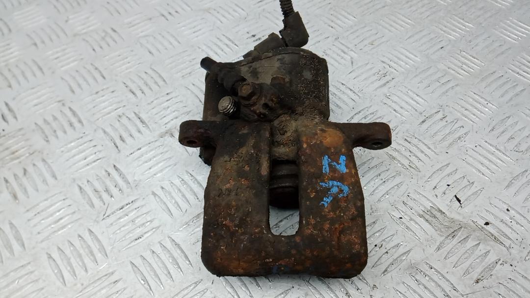 суппорт задний правый Volkswagen Passat B6 2010, 2.0 л., TDi, дизель, МКПП, седан - фото №1