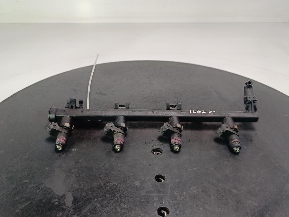 топливная рампа Renault Megane 1 поколение 1995, цвет, 8200135504 - фото №1