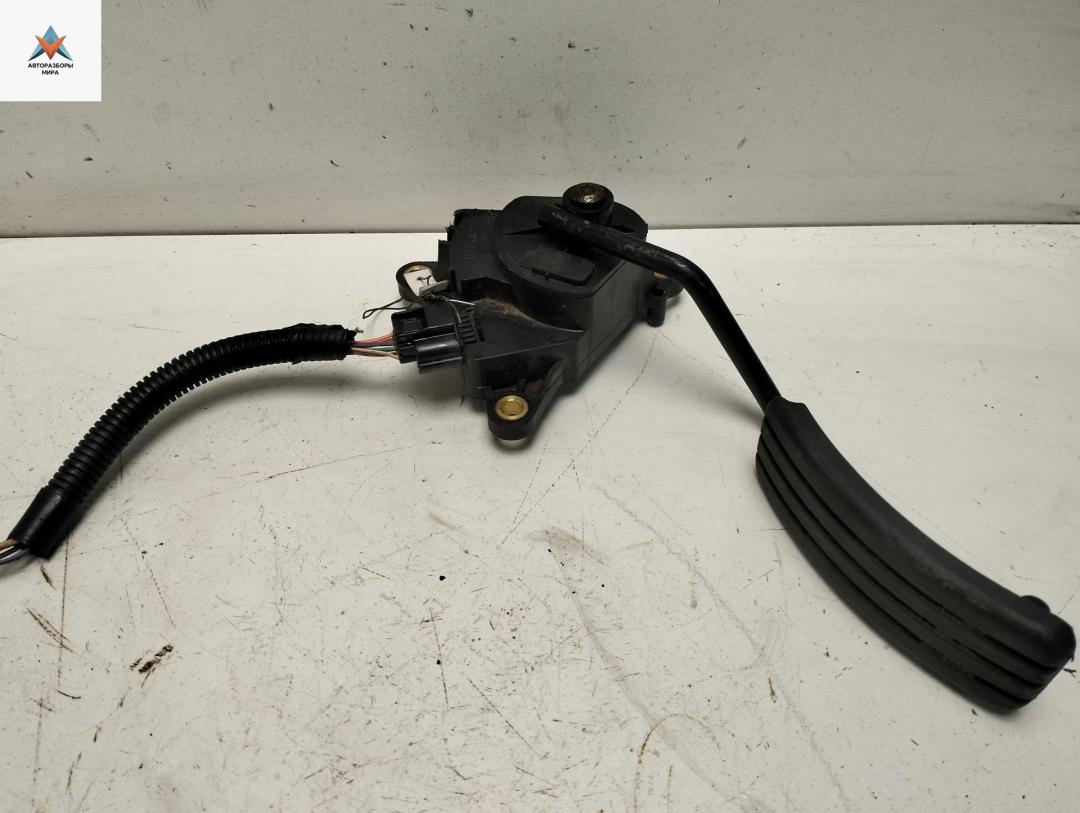 педаль Renault Scenic 2 поколение 2004, 1.6 л., бензин, АКПП, синий, минивэн, 8200159647 - фото №1